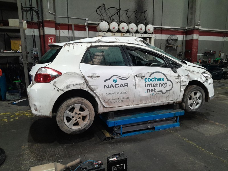 toyota auris (_e15_) del año 2011