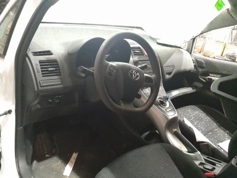 toyota auris (_e15_) del año 2011