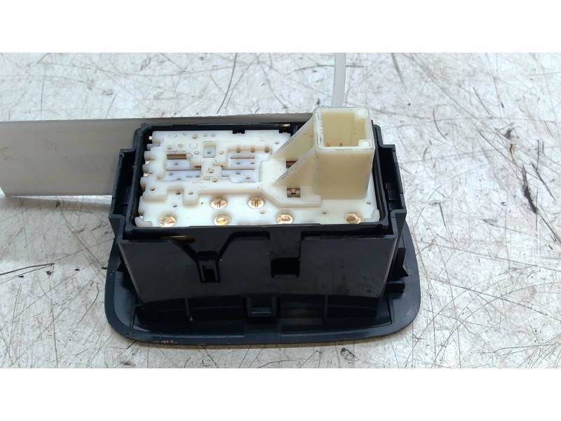 Recambio de mando elevalunas trasero derecho para toyota auris (_e15_) 1.8 hybrid (zwe150_) referencia OEM IAM   