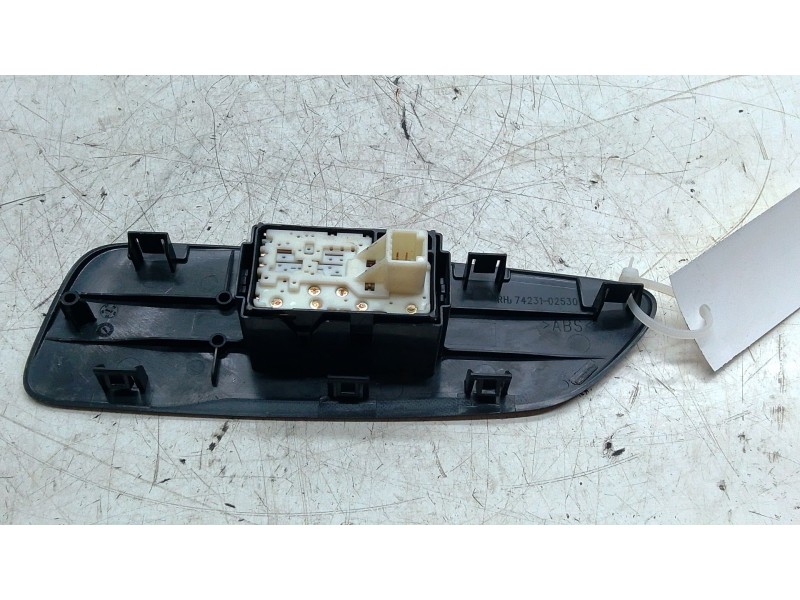 Recambio de mando elevalunas delantero derecho para toyota auris (_e15_) 1.8 hybrid (zwe150_) referencia OEM IAM   