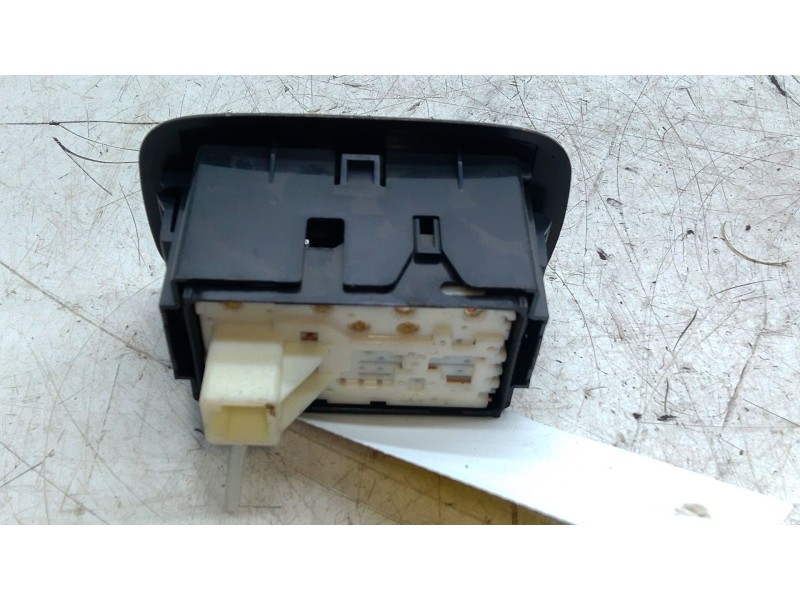 Recambio de mando elevalunas trasero izquierdo para toyota auris (_e15_) 1.8 hybrid (zwe150_) referencia OEM IAM 848100D030  