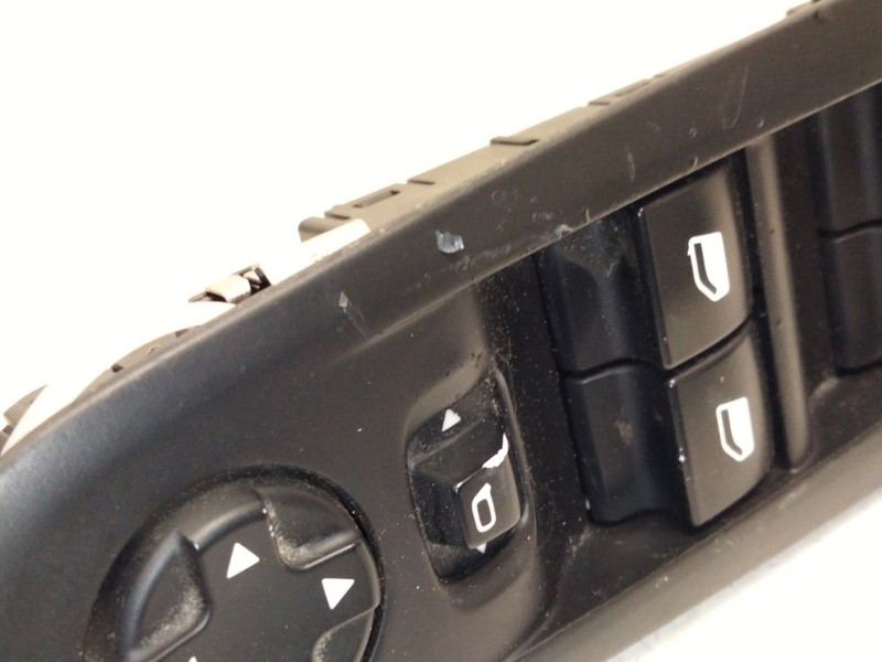 Recambio de mando elevalunas delantero izquierdo para peugeot 308 ii (lb_, lp_, lw_, lh_, l3_) 1.6 hdi referencia OEM IAM 967882