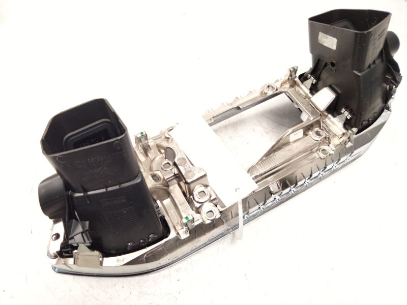 Recambio de aireador central para peugeot 308 ii (lb_, lp_, lw_, lh_, l3_) 1.6 hdi referencia OEM IAM 1304145XZD 1304148XZD 9807