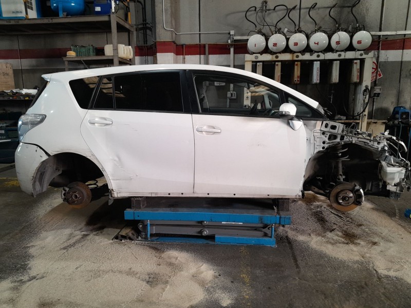 toyota verso (_r2_) del año 2013