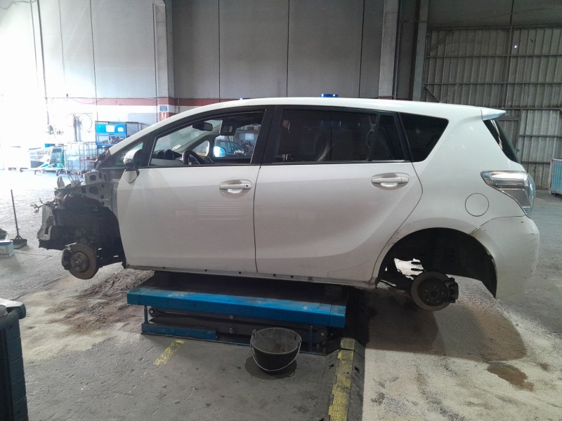 toyota verso (_r2_) del año 2013