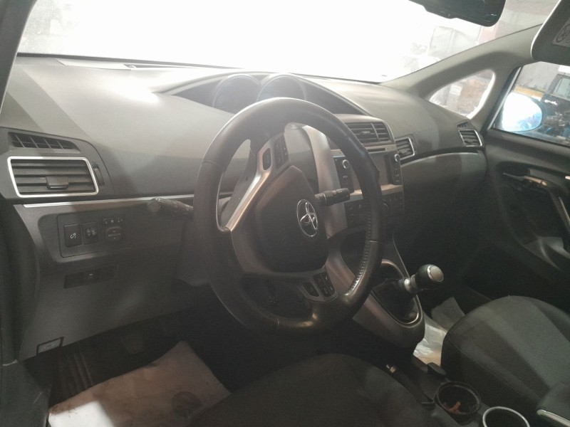 toyota verso (_r2_) del año 2013