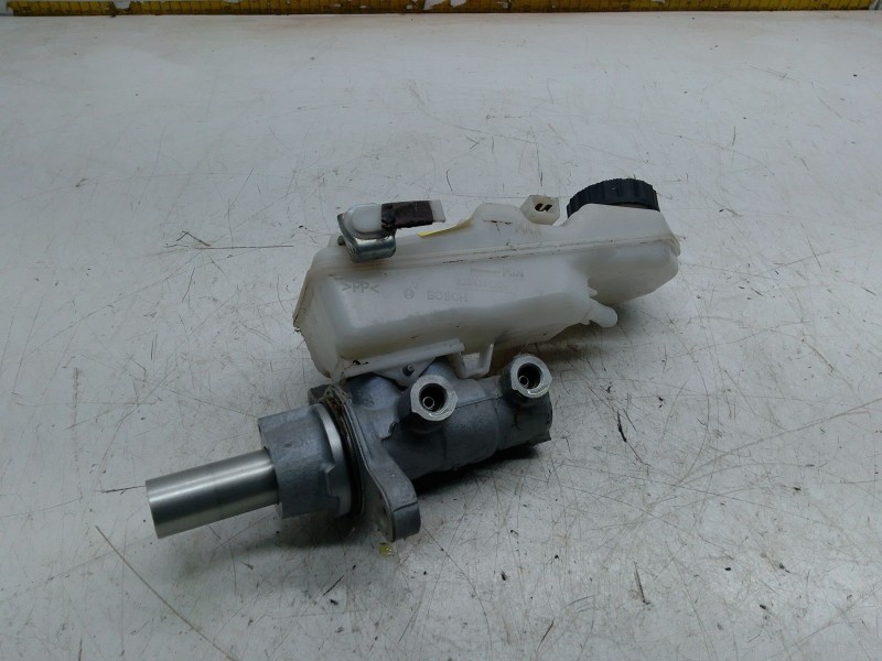 Recambio de bomba freno para toyota auris referencia OEM IAM 0204255239  