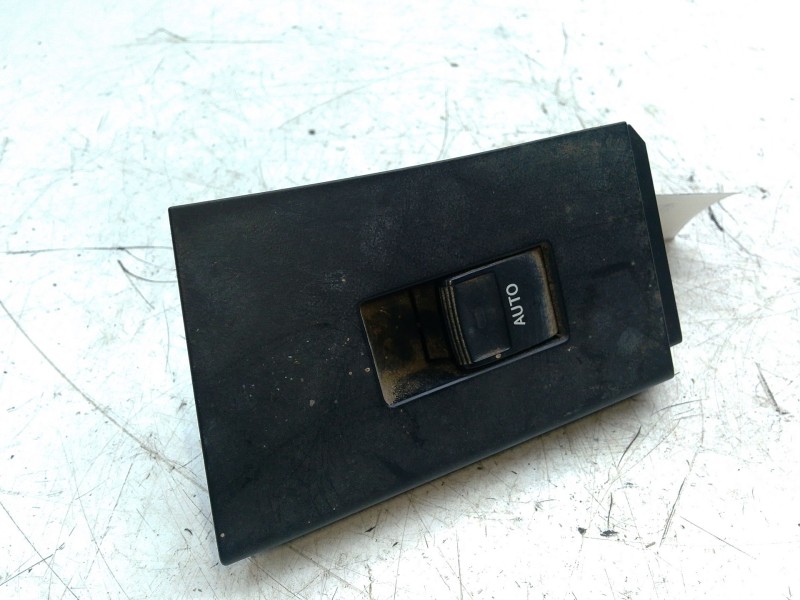 Recambio de mando elevalunas trasero derecho para toyota auris referencia OEM IAM   