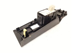 Recambio de mando elevalunas delantero derecho para toyota auris referencia OEM IAM 8481002130   2