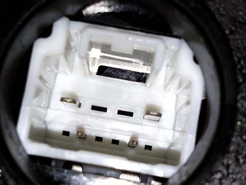 Recambio de cerradura puerta trasera derecha para toyota auris referencia OEM IAM   