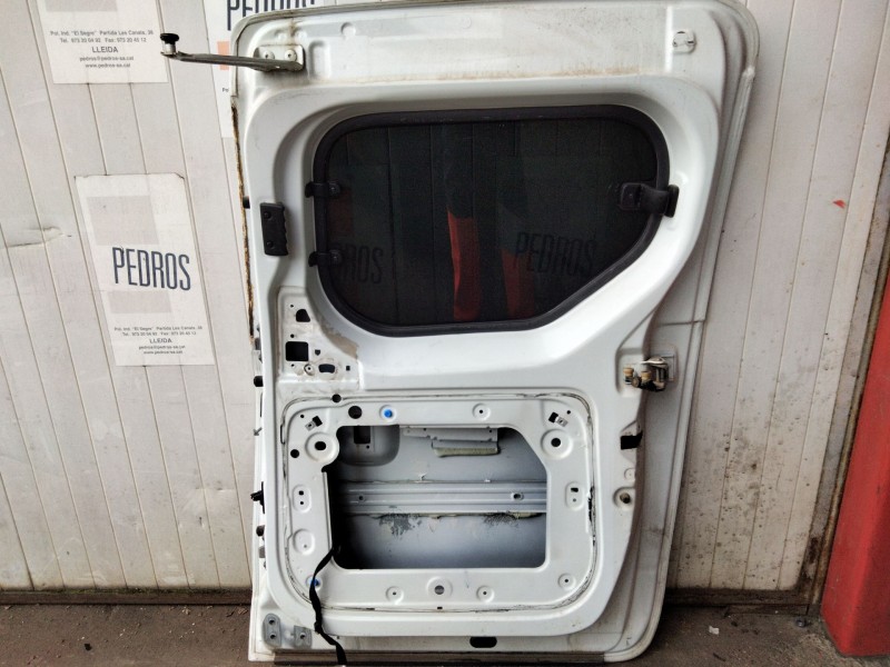 Recambio de puerta lateral corredera derecha para dacia dokker monospace (ke_) 1.6 referencia OEM IAM 821125955R  