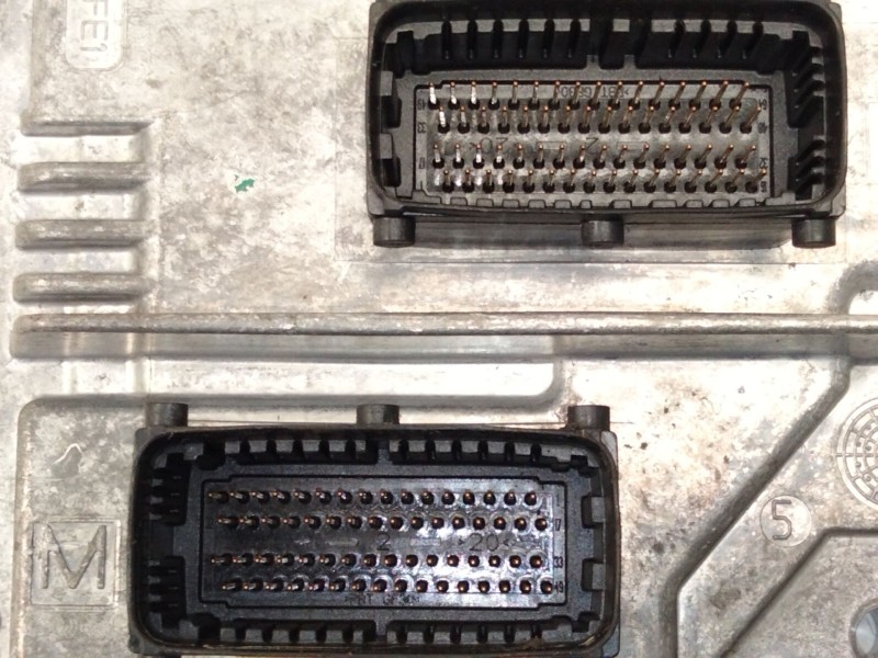 Recambio de centralita motor uce para opel astra h twintop (a04) 1.6 (l67) referencia OEM IAM 55562549 D07006 FHDP