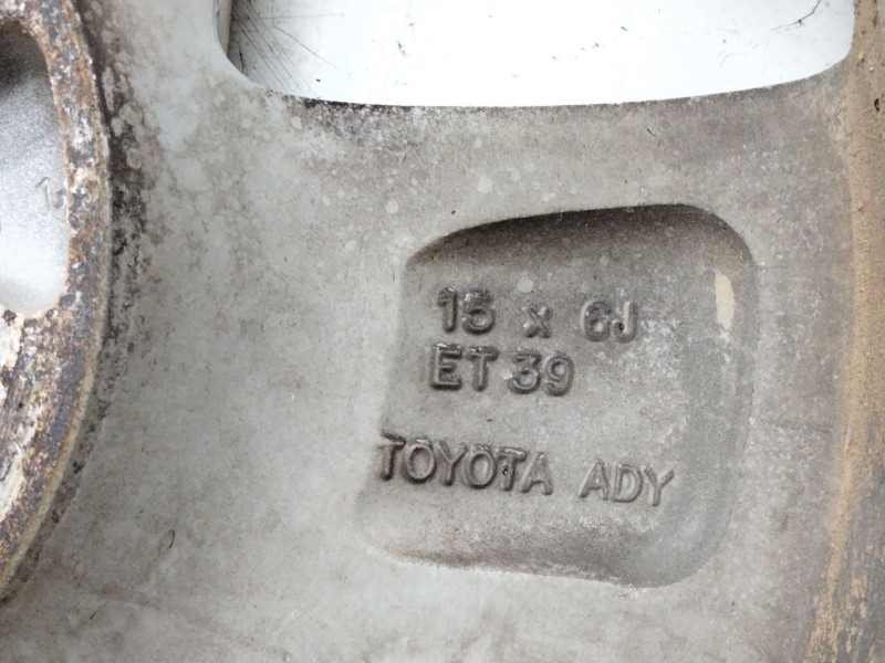 Recambio de llanta aluminio para toyota auris (_e15_) 1.8 hybrid (zwe150_) referencia OEM IAM 4261102D90  