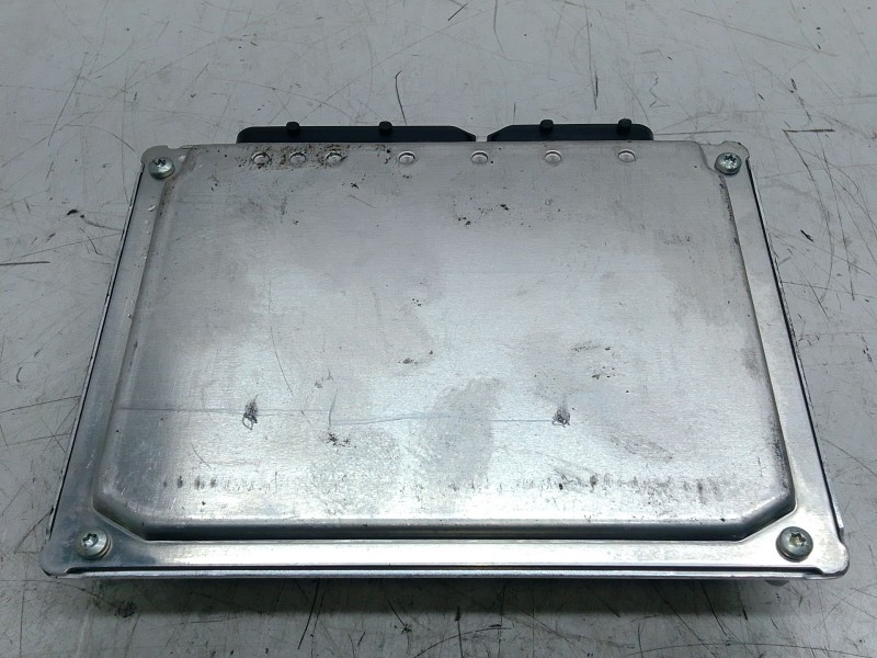 Recambio de centralita motor uce para audi a4 b7 (8ec) 2.0 referencia OEM IAM 8E0909557J  