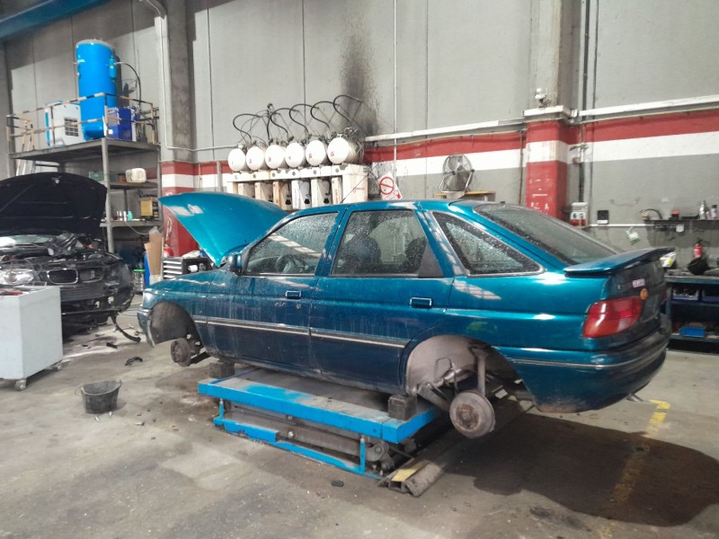 ford escort vi sedán (gal, afl) del año 1994