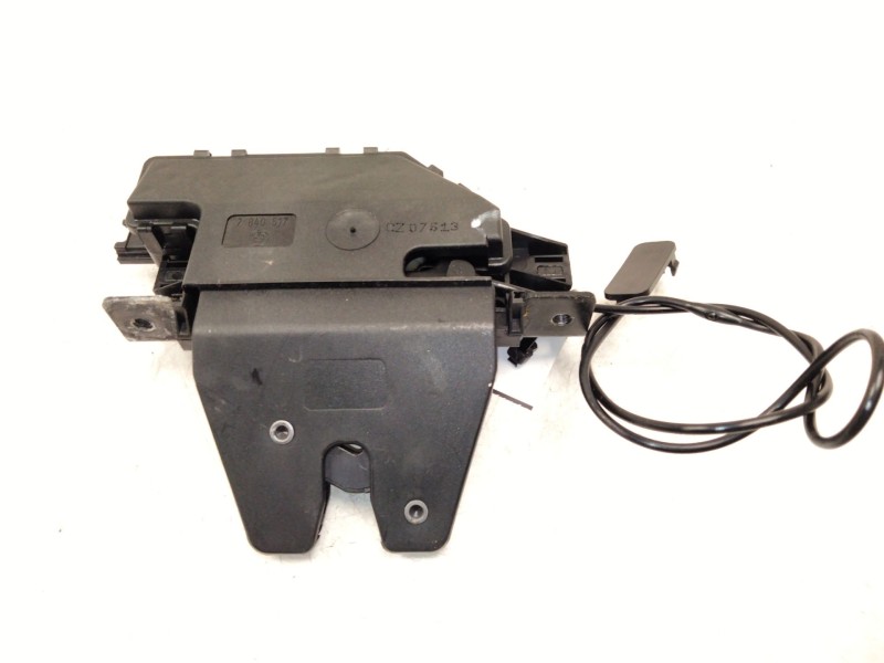Recambio de cerradura maletero / porton para bmw 1 (e81) 120 i referencia OEM IAM 7840617  