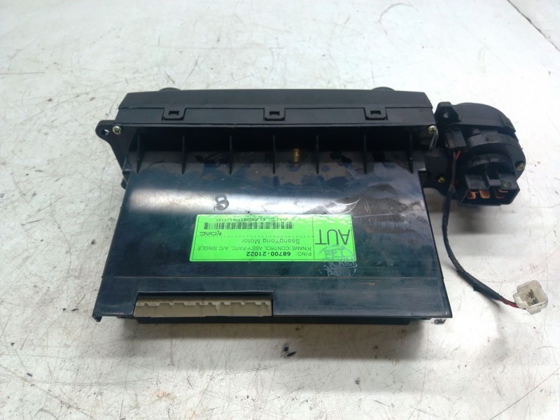 Recambio de mando calefaccion aire acondicionado para ssangyong rodius i 2.7 xdi 4wd referencia OEM IAM 6870021022  