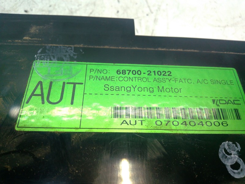 Recambio de mando calefaccion aire acondicionado para ssangyong rodius i 2.7 xdi 4wd referencia OEM IAM 6870021022  