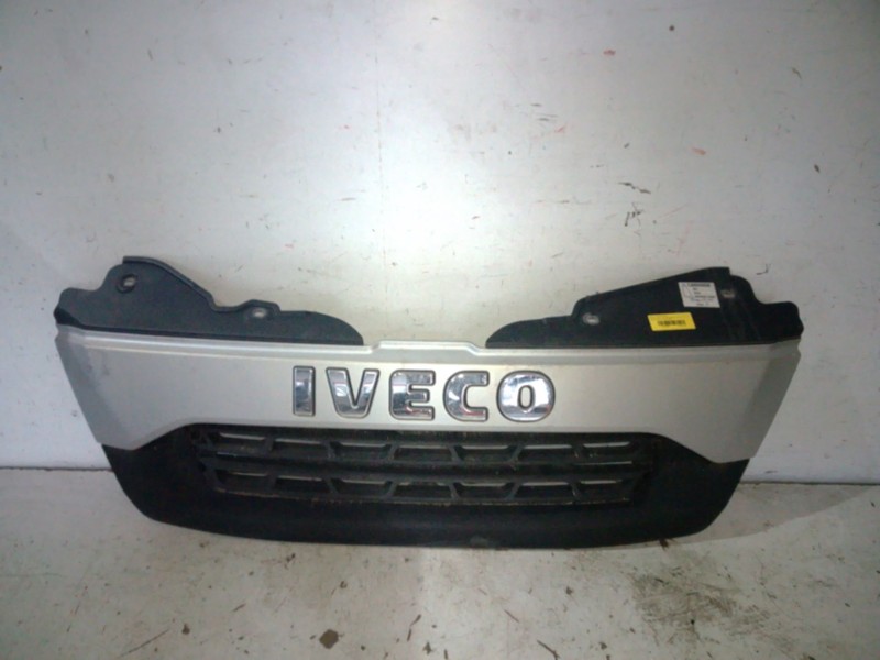 Recambio de rejilla delantera para iveco daily v furgoneta 29s13, 29l13, 35c13, 35s13, 40c13, 40s13 referencia OEM IAM 580134273