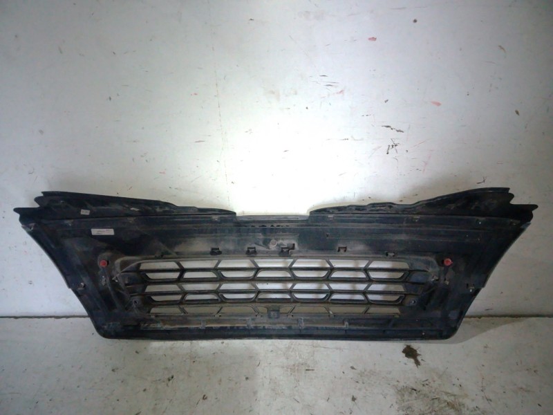 Recambio de rejilla delantera para iveco daily v furgoneta 29s13, 29l13, 35c13, 35s13, 40c13, 40s13 referencia OEM IAM 580134273