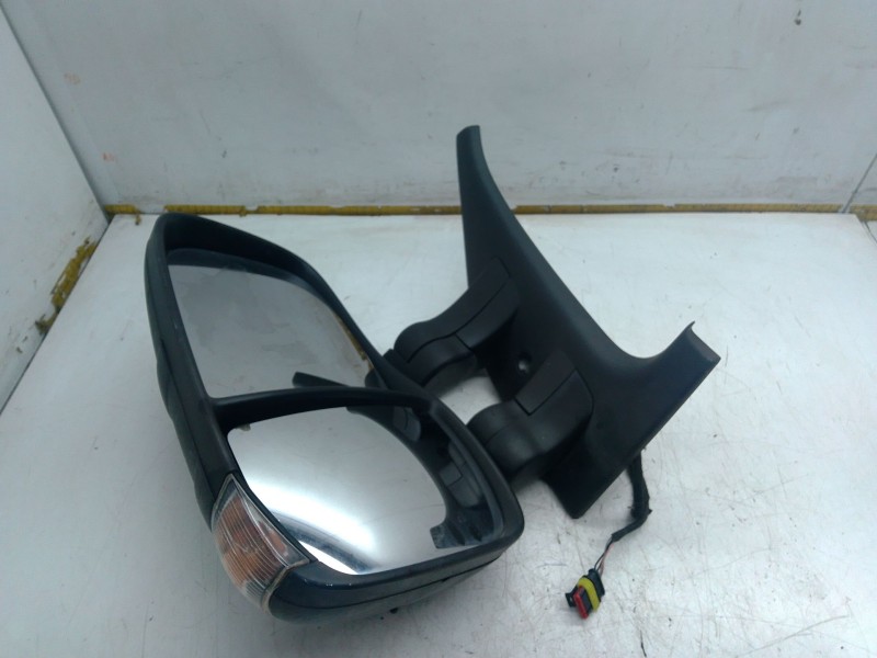 Recambio de retrovisor izquierdo para iveco daily v furgoneta 29s13, 29l13, 35c13, 35s13, 40c13, 40s13 referencia OEM IAM 580136