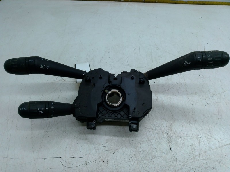 Recambio de mando intermitentes y limpia para iveco daily v furgoneta 29s13, 29l13, 35c13, 35s13, 40c13, 40s13 referencia OEM IA