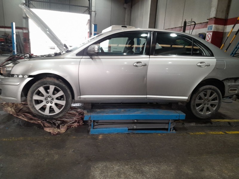 toyota avensis sedán (_t25_) del año 2007