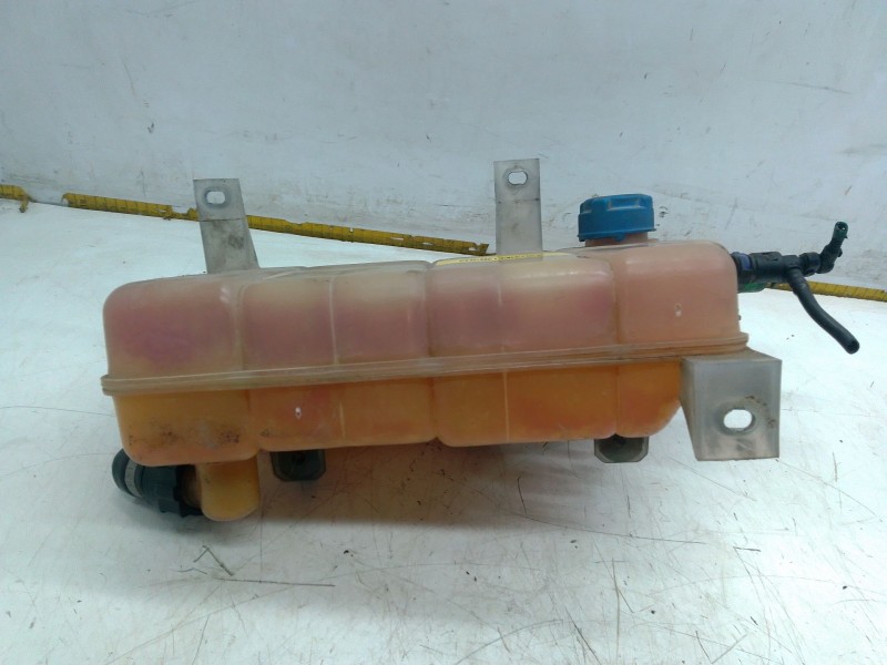 Recambio de deposito expansion para iveco daily v furgoneta 29s13, 29l13, 35c13, 35s13, 40c13, 40s13 referencia OEM IAM   