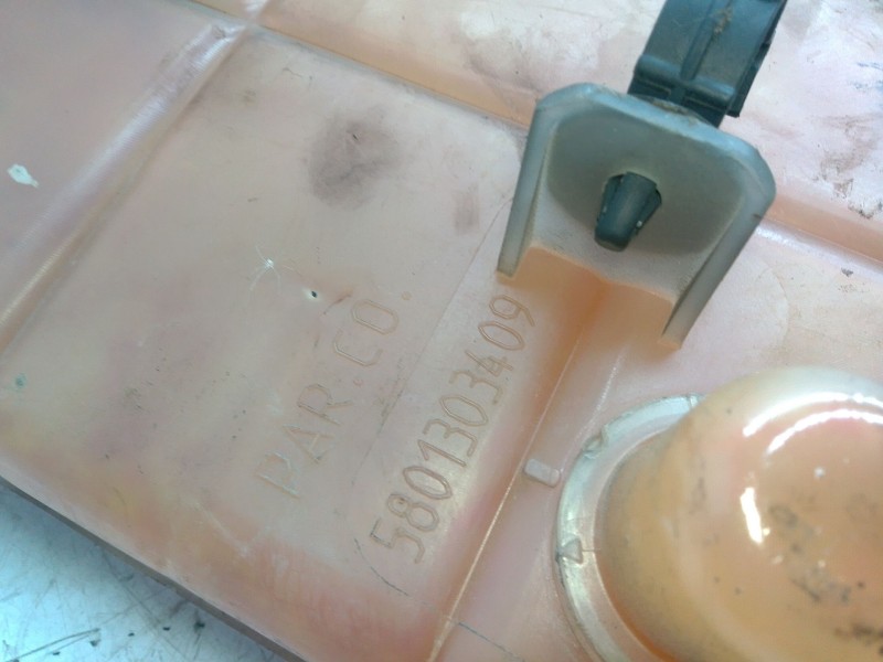 Recambio de deposito expansion para iveco daily v furgoneta 29s13, 29l13, 35c13, 35s13, 40c13, 40s13 referencia OEM IAM   