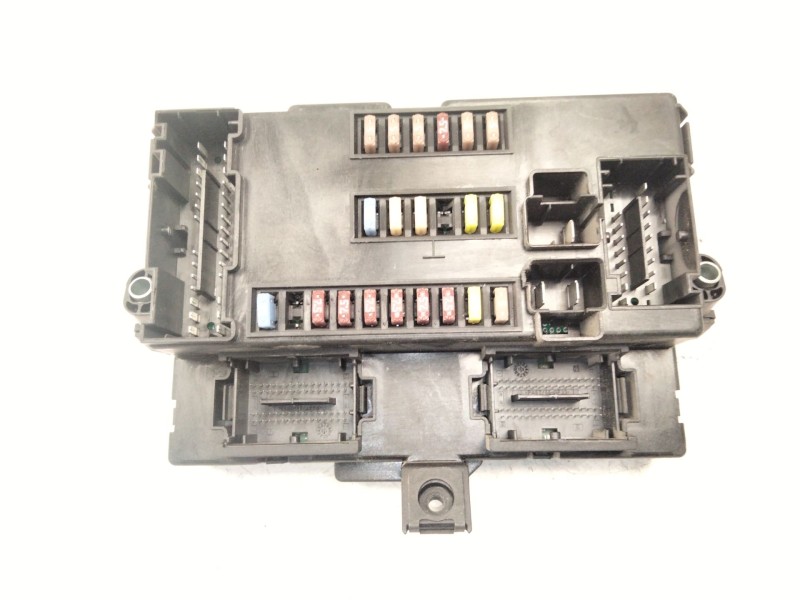 Recambio de caja fusibles para iveco daily v furgoneta 29s13, 29l13, 35c13, 35s13, 40c13, 40s13 referencia OEM IAM 5801639043  