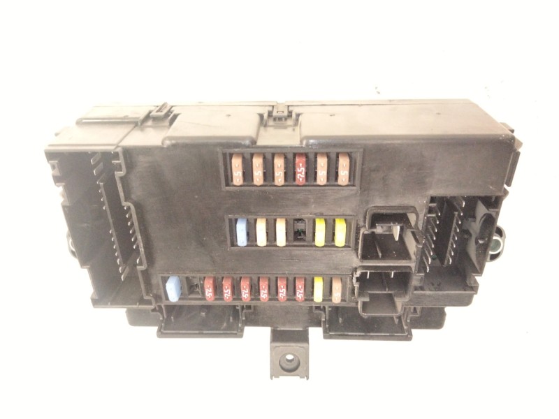 Recambio de caja fusibles para iveco daily v furgoneta 29s13, 29l13, 35c13, 35s13, 40c13, 40s13 referencia OEM IAM 5801639043  