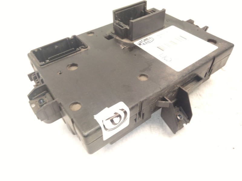 Recambio de caja fusibles para iveco daily v furgoneta 29s13, 29l13, 35c13, 35s13, 40c13, 40s13 referencia OEM IAM 5801639043  