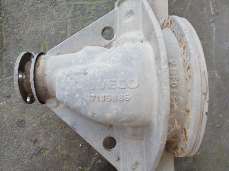 Recambio de puente trasero para iveco daily v furgoneta 29s13, 29l13, 35c13, 35s13, 40c13, 40s13 referencia OEM IAM 7185885  