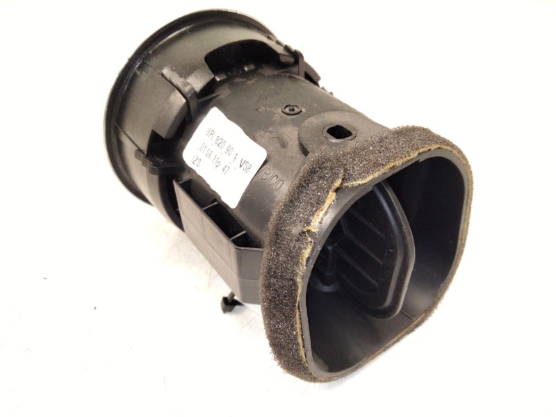 Recambio de aireador central para audi a3 sportback (8pa) 1.6 tdi referencia OEM IAM 8P0820901A  