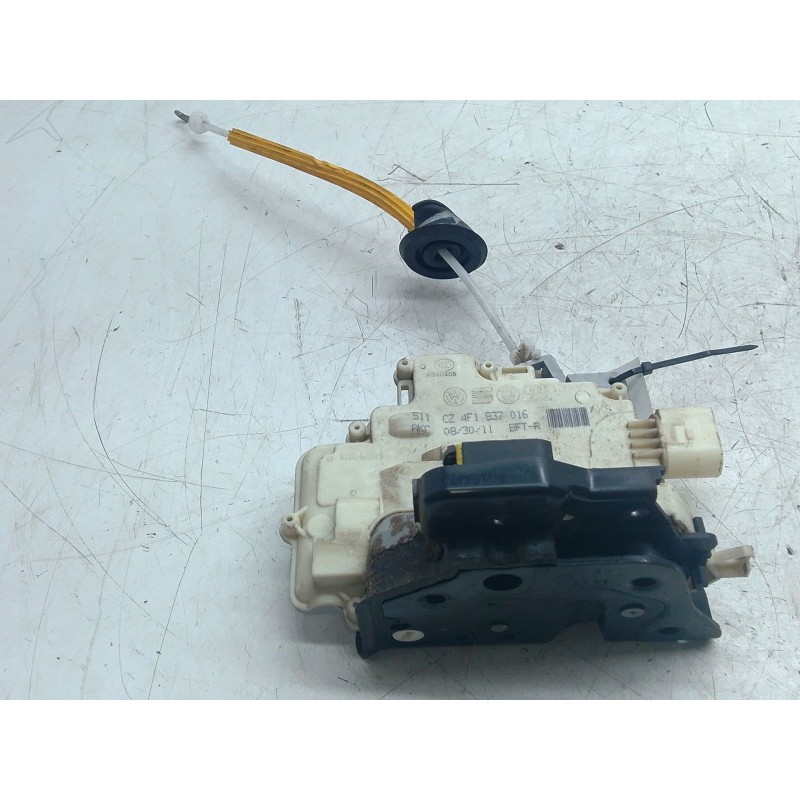 Recambio de cerradura puerta delantera derecha para audi a3 sportback (8pa) 1.6 tdi referencia OEM IAM 4F1837016  