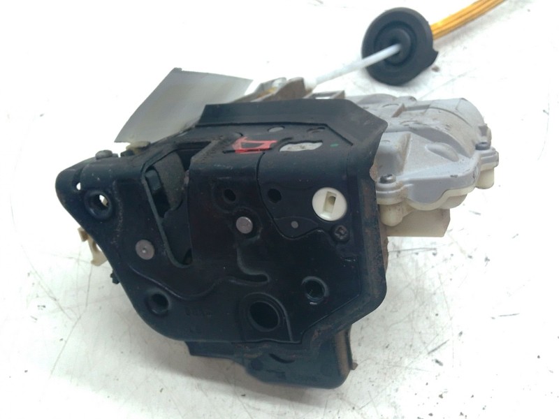 Recambio de cerradura puerta delantera derecha para audi a3 sportback (8pa) 1.6 tdi referencia OEM IAM 4F1837016  