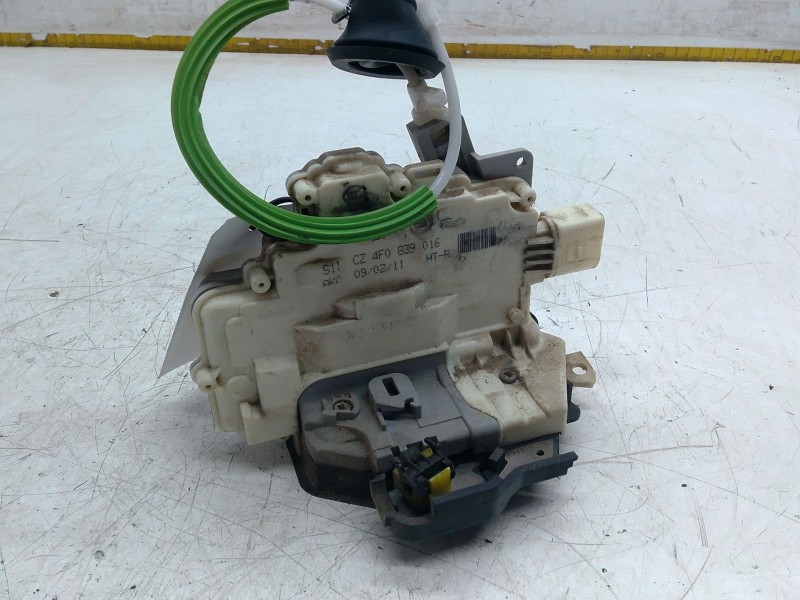 Recambio de cerradura puerta trasera derecha para audi a3 sportback (8pa) 1.6 tdi referencia OEM IAM   