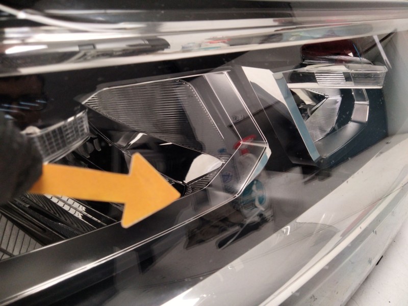 Recambio de faro xenon derecho para volkswagen tiguan referencia OEM IAM 5NB941036E 030110123213 