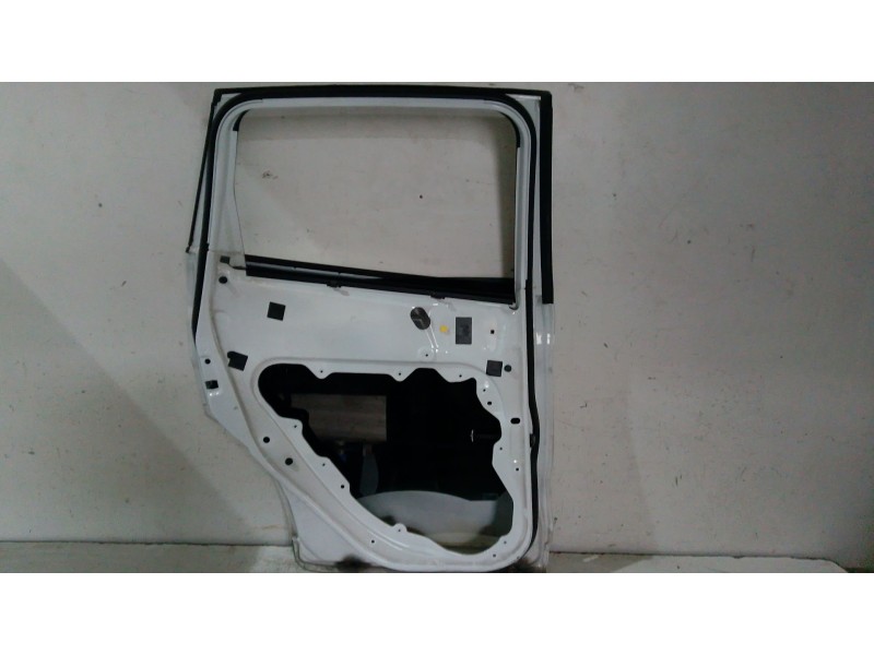 Recambio de puerta trasera izquierda para ford kuga i 2.0 tdci referencia OEM IAM   