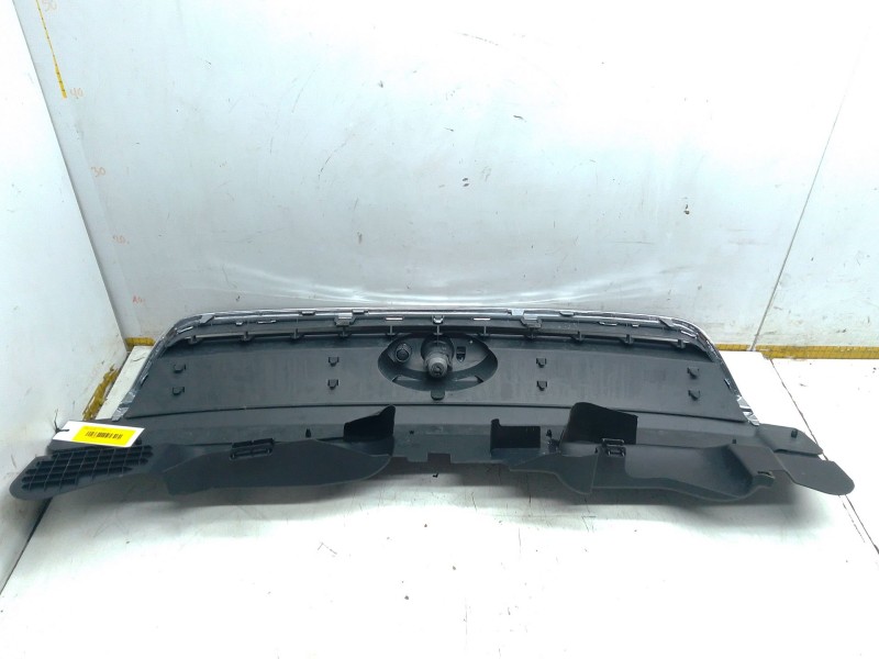 Recambio de rejilla delantera para ford kuga i 2.0 tdci referencia OEM IAM 8V418200A  