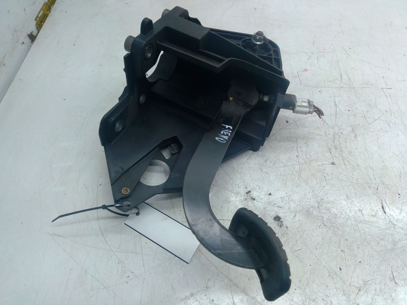 Recambio de pedal embrague para renault master iii furgoneta (fv) 2.3 dci 150 fwd (fv0f, fv03) referencia OEM IAM   