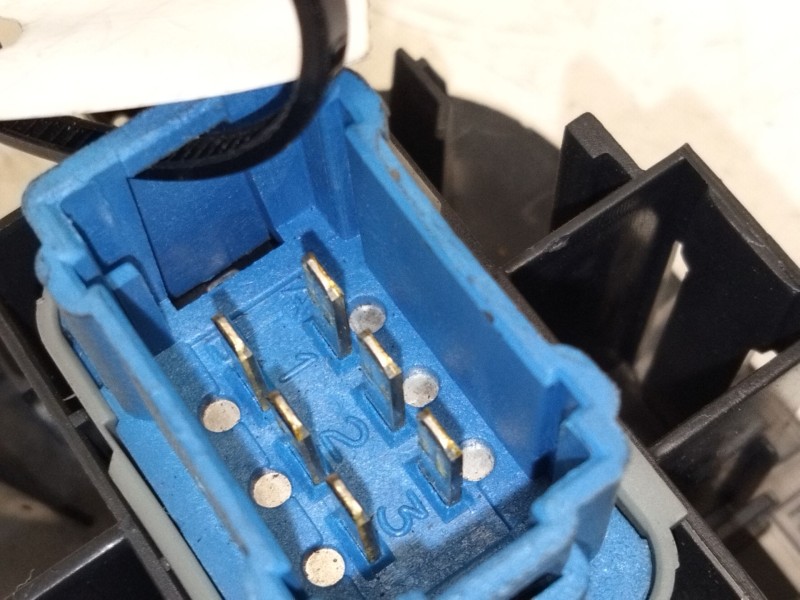 Recambio de mando elevalunas delantero derecho para renault master iii furgoneta (fv) 2.3 dci 150 fwd (fv0f, fv03) referencia OE