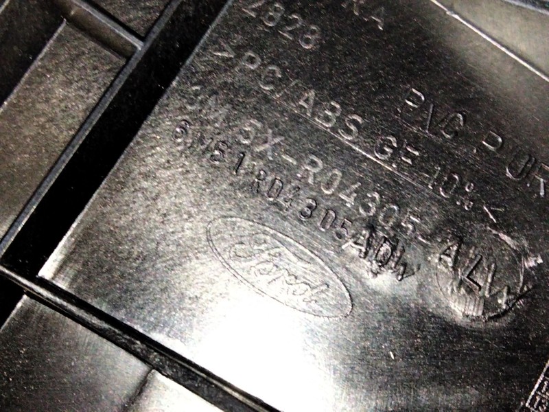 Recambio de salpicadero para ford kuga i 2.0 tdci referencia OEM IAM 6M51R04305AD  