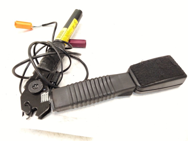 Recambio de enganche delantero derecho para ford kuga i 2.0 tdci referencia OEM IAM 8V41A61208AC  