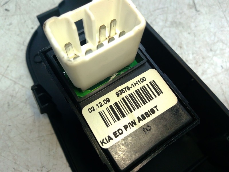 Recambio de mando elevalunas delantero derecho para kia cee´d sw (ed) 1.6 crdi 115 referencia OEM IAM 935751H100  
