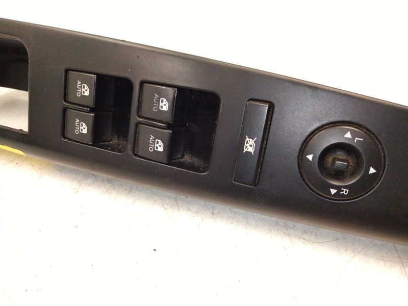 Recambio de mando elevalunas delantero izquierdo para kia cee´d sw (ed) 1.6 crdi 115 referencia OEM IAM 935701H120  
