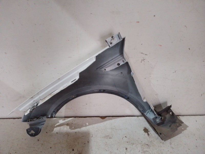 Recambio de aleta delantera derecha para ford kuga i 2.0 tdci referencia OEM IAM   