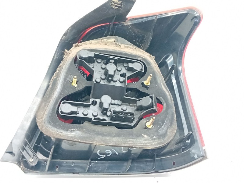 Recambio de piloto trasero izquierdo para toyota avensis (_t25_) 2.0 (azt250_) referencia OEM IAM 8156105130  