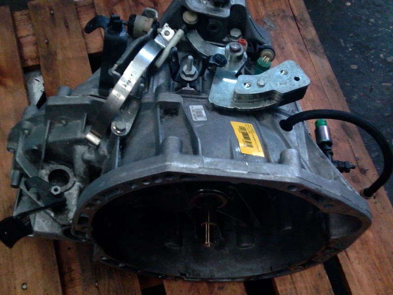 Recambio de caja cambios para renault trafic ii furgoneta (fl) 2.0 dci 115 (fl01, fl0u) referencia OEM IAM 8200374684  
