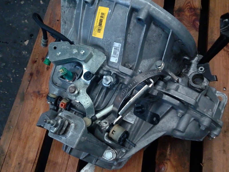 Recambio de caja cambios para renault trafic ii furgoneta (fl) 2.0 dci 115 (fl01, fl0u) referencia OEM IAM 8200374684  